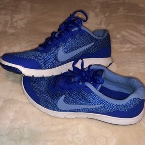 Nike tennis shoes sneakers runners